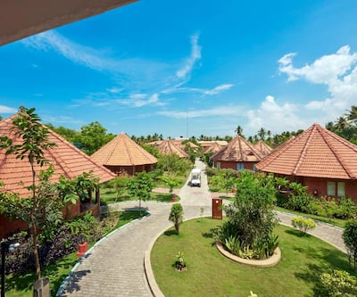 https://imgcld.yatra.com/ytimages/image/upload/t_hotel_yatra_city_desktop/v1481027460/Domestic Hotels/Hotels_Poovar/Club Mahindra Poovar/Club_Mahindra_Poovar.jpg